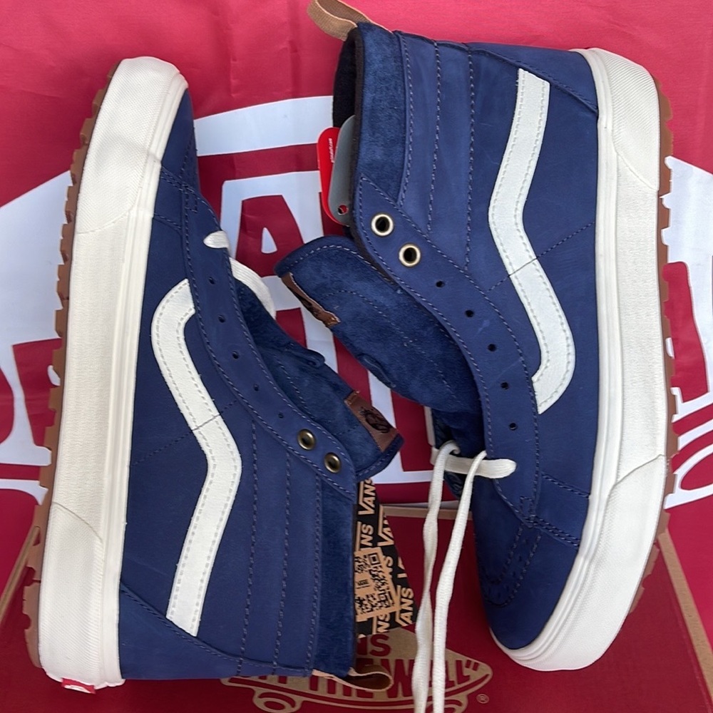 Vans Sk8-Hi Mte-1
Dress Blues/Nubuck
VNOA5HZYA07
WMNS boots - sneakers - Picture 12 of 16